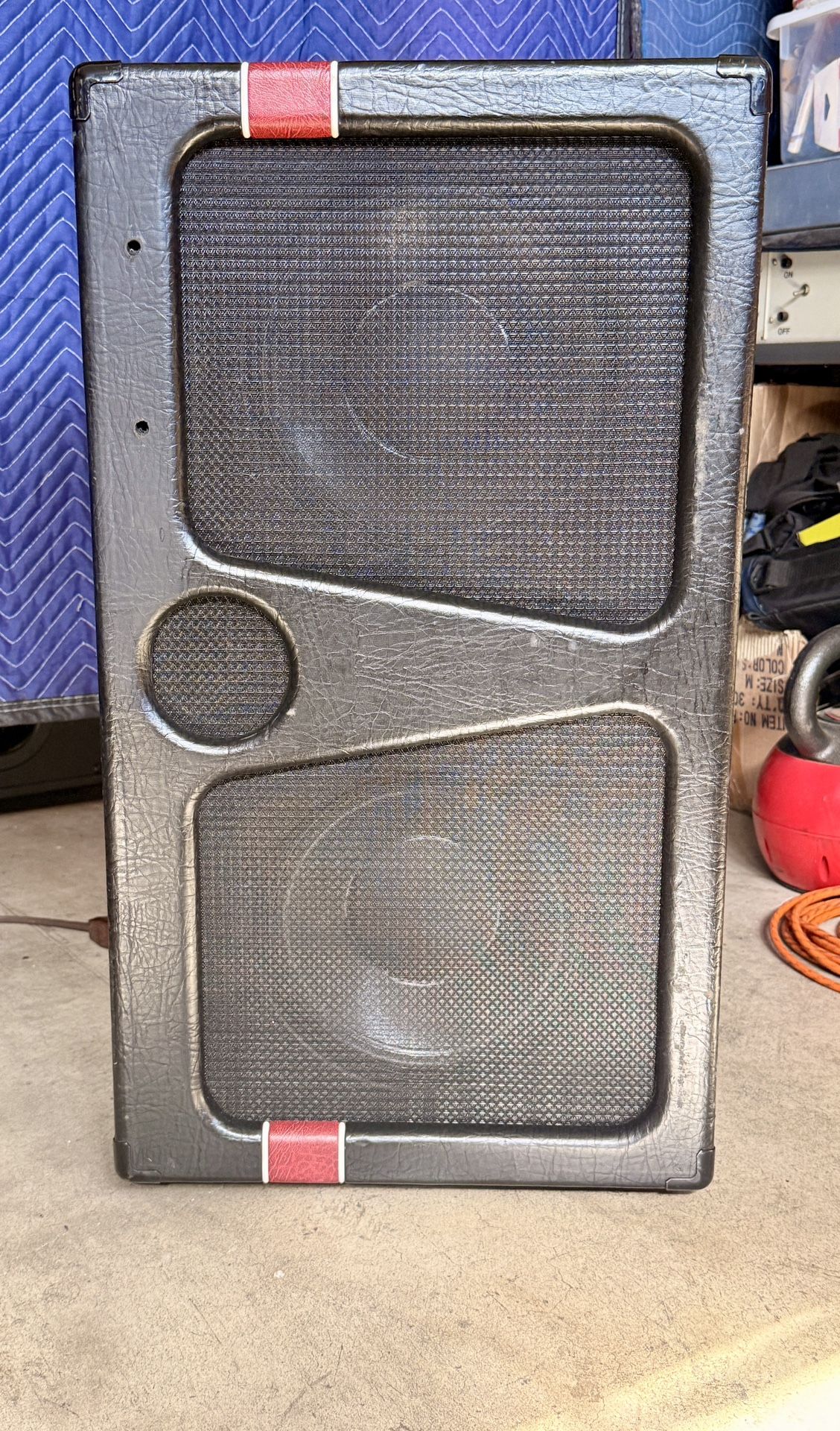 Bass Cab 2x10” EV Speakers