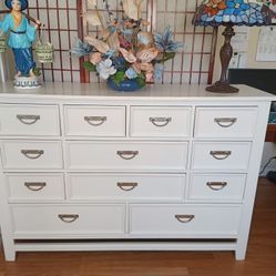 ELEGANT DRESSER 