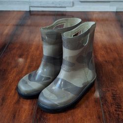 UGG Kids Camouflage Rain Boots Size 8