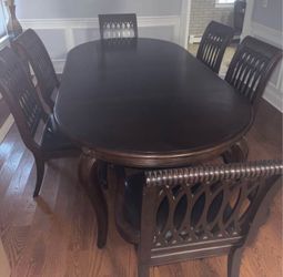Dinner table with 4 chairs