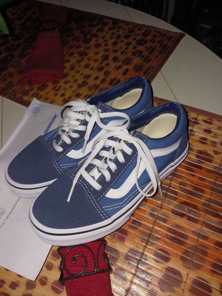 BRAND NEW NEVER USED KIDS SZ 1.5 VANS 20 FIRM