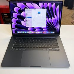 MacBook laptop  (READ DESCRIPTION)