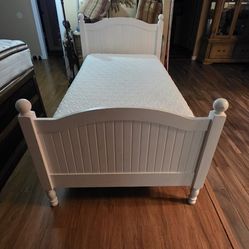 Twin Size Bed With Tempur-Pedic Mattress 