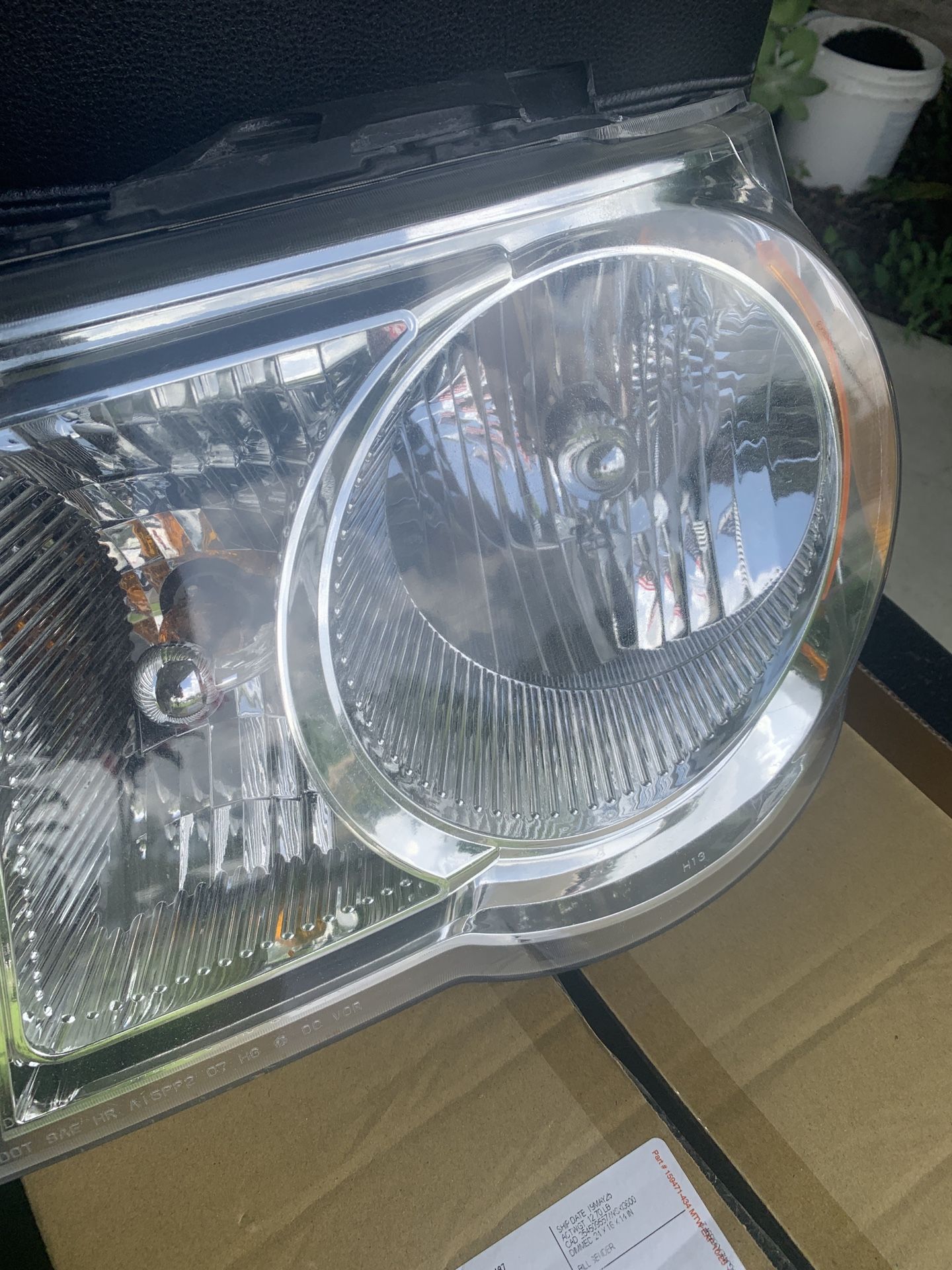 Chrysler Aspen Headlight Assemblys