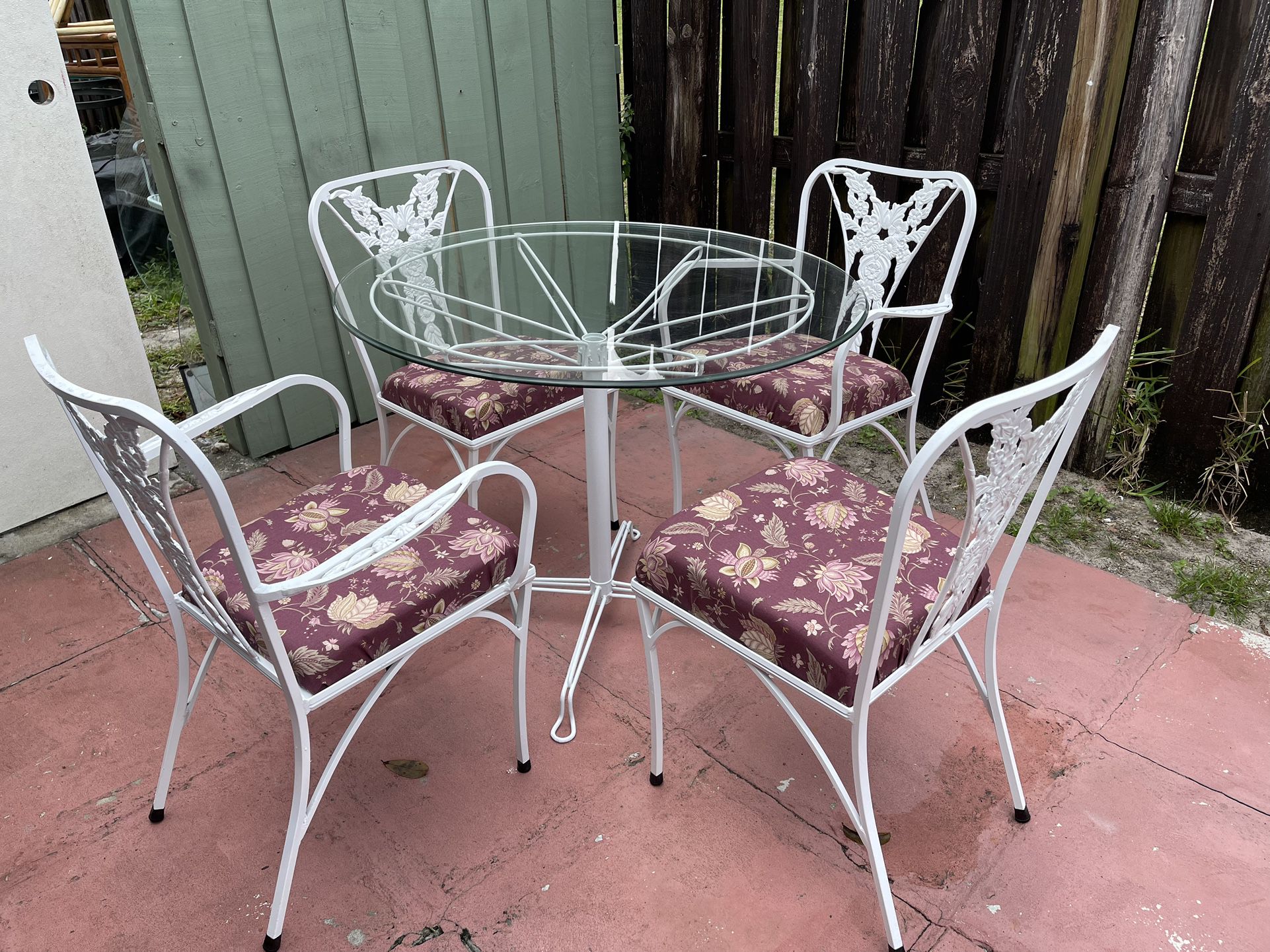 Metal Patio Furniture (Table 36”D X 30”H) In Excellent Condition With Removable Cushions (for Outdoor) $120 Firm On Price