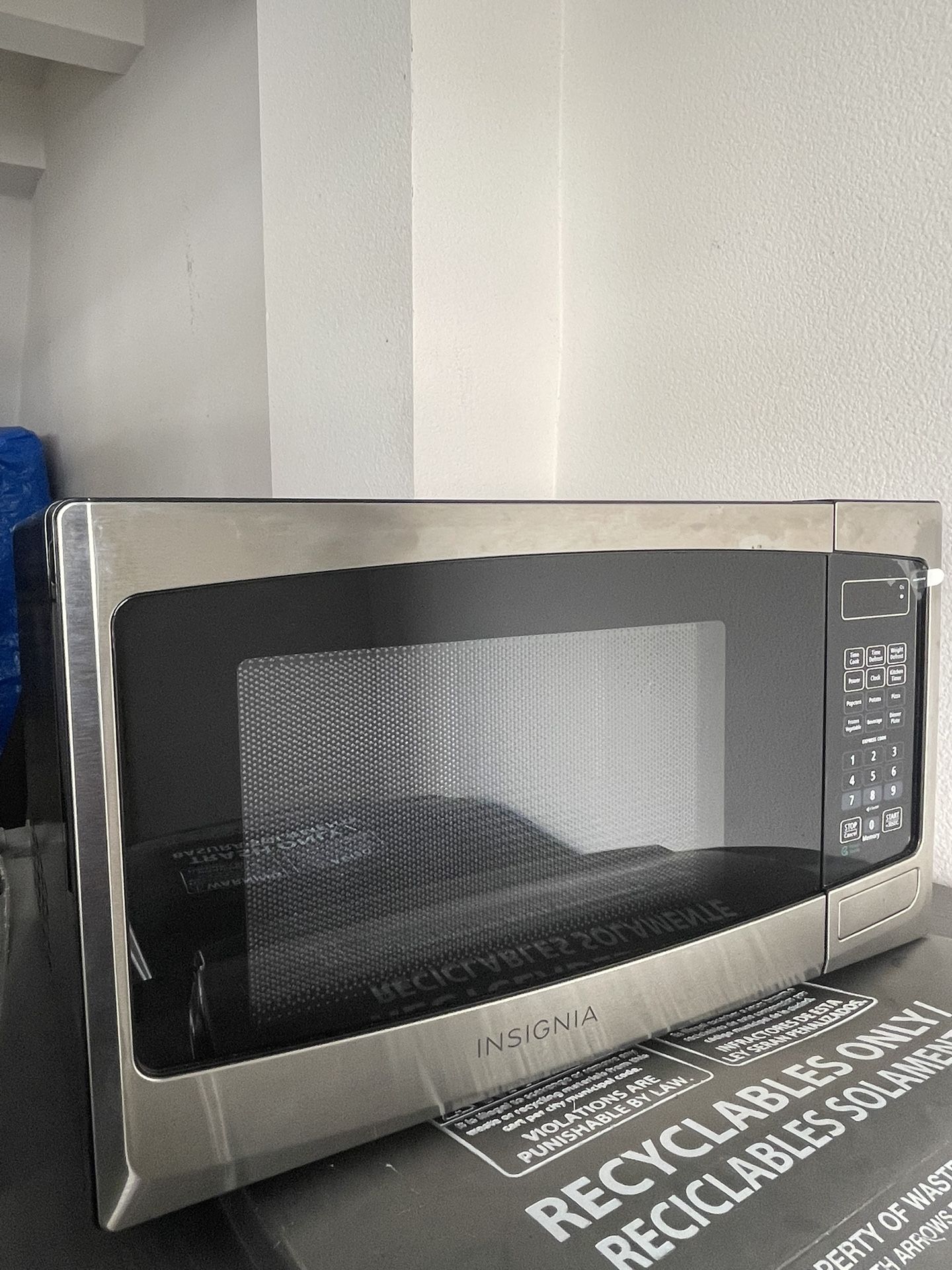 Insignia Microwave Great Condition 