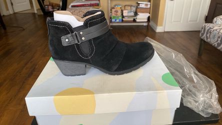 Earth Origins Black Suede Bootie Size 9.5