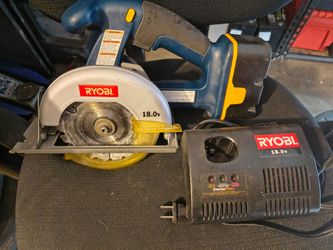 RYOBI 18V Cordless CIRCULAR SAW R10633 5-1/2"  charger and battery included rest to go