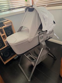 Nuna Baby Bassinet with Stand/Nuna Mixx Stroller
