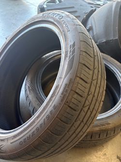245/45R20 Tire Fortune Viento