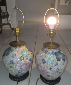 Pair vintage Chinoiserie porcelain table lamps with hand-painted floral design.
10” diameter, 24” tall each.
One lamp works great.
Porcelain in good