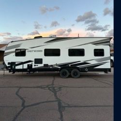 Genesis Supreme 2022 Toy Hauler ....Reduced!!!