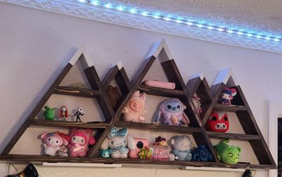Wooden shelf with a mountain design