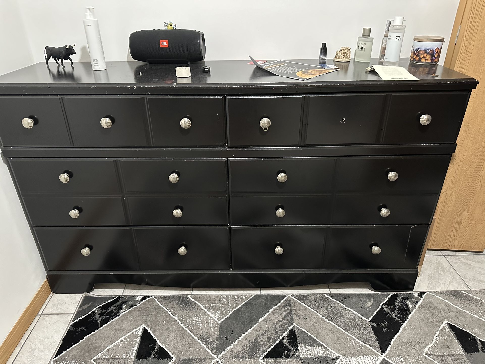 Black Dresser With Mirror