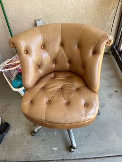 Treviso tufted leather chair
