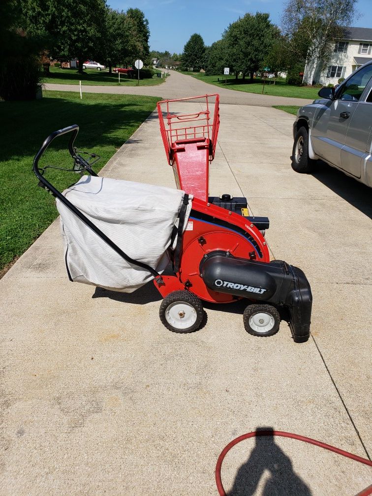 Self propelled 5HP Troy-Bilt Chipper/Vac Model # 47282