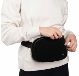 Lolë Sherpa Fleece Belt Bag