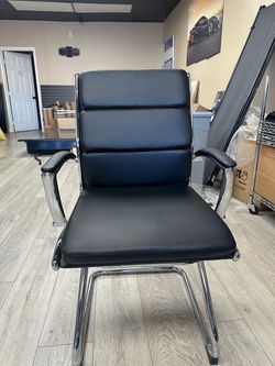 Set of 5 Black Executive Conference Chairs – Chrome Frame