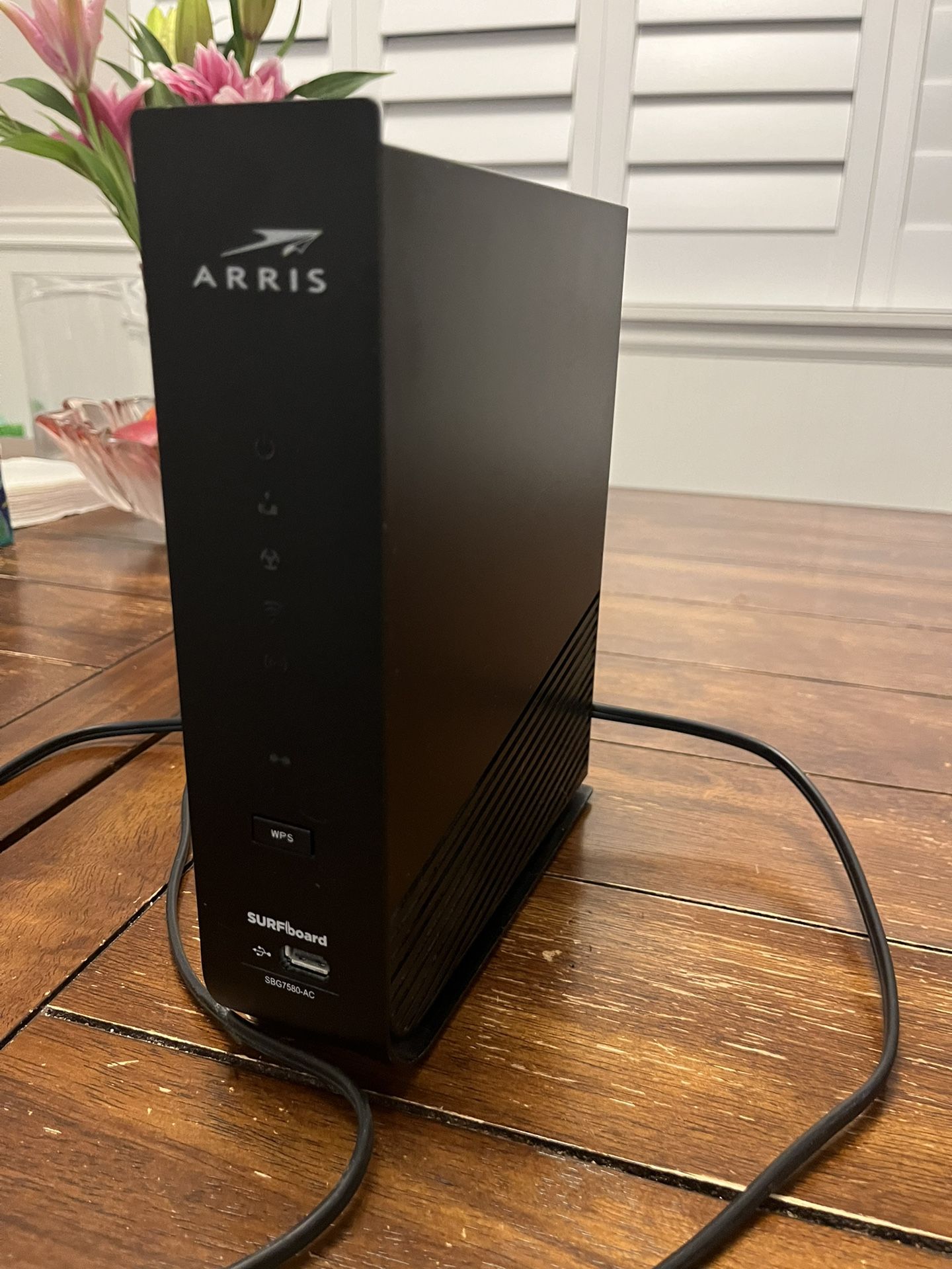ARRIS SURFboard SBG7580AC 32x8 DOCSIS 3.0 Cable Modem / AC1750 Wi-Fi Router- Great Condition
