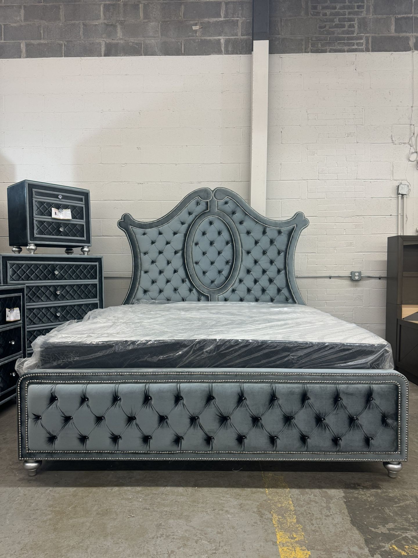 Beautiful Bedroom Set! This elegant design adds style and comfort to any bedroom.! No Credit Check Financing Available!