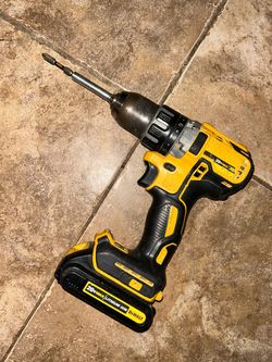 Dewalt drill  100 obo just have it lying around