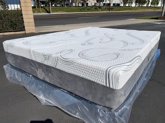 King Organic Hybrid Cool Gel Memory Foam Mattress!!