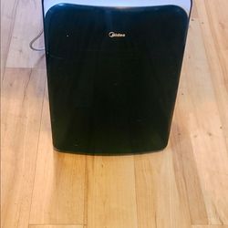 MIDEA 13,500BTU Smart Portable Air Conditioner w/Attachments