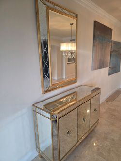 Mirroded Credenza like new with Mirror