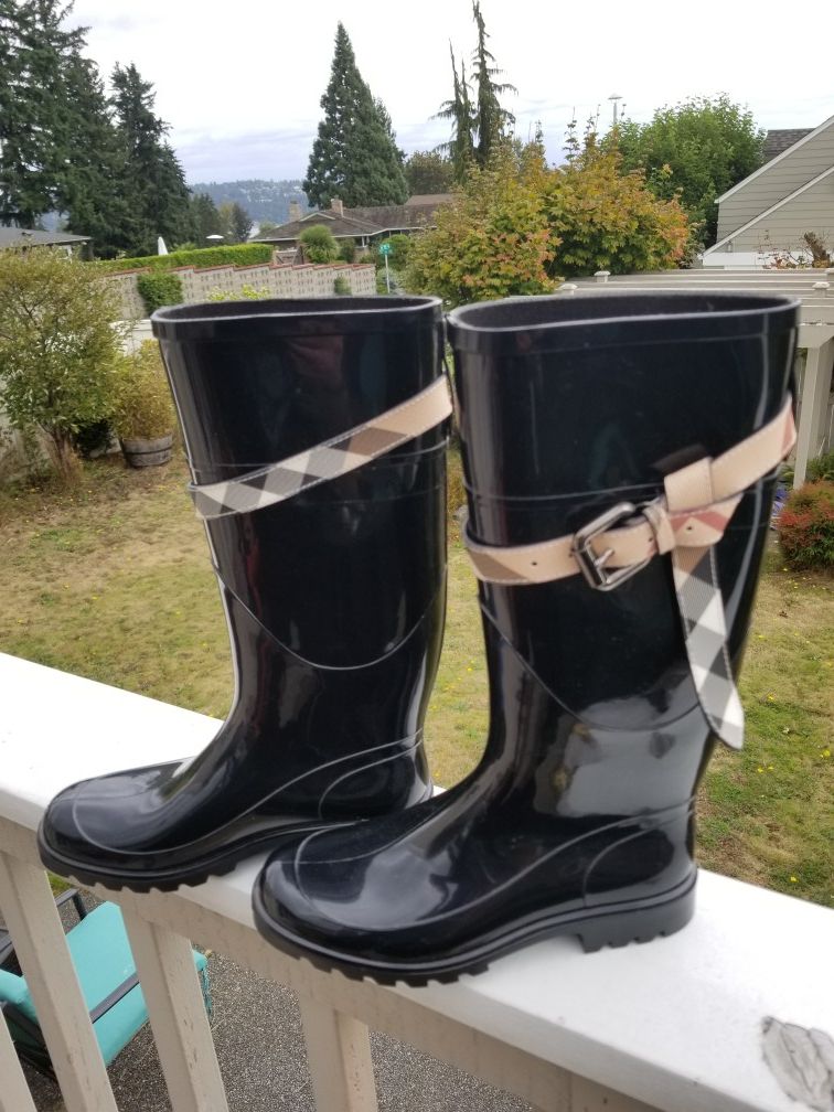 Burberry Womens black rain boots. 100% Authentic! Made in Italy. Brand new never used! Size 37