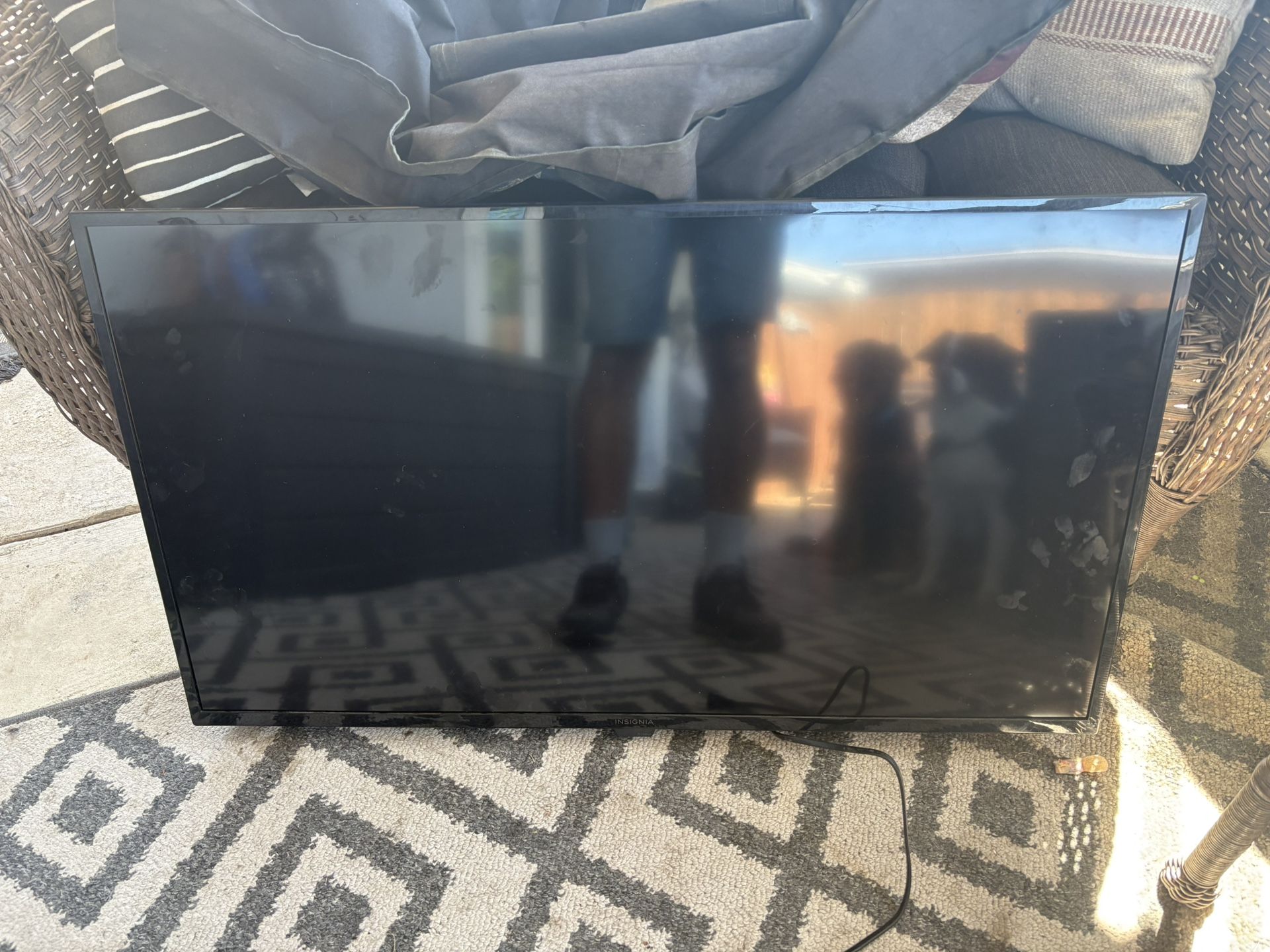 Insignia 42 inch tv