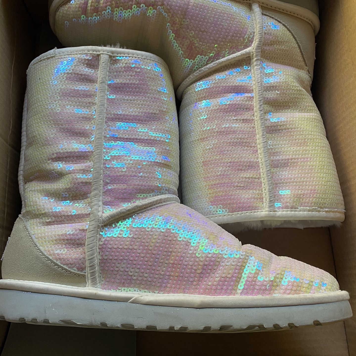 **UGG Bridal -with iridescent White sequins**