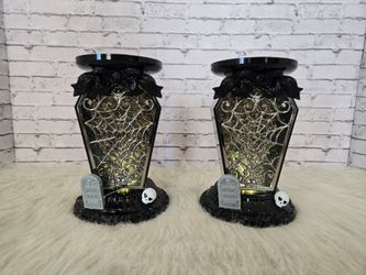 Bath & Body Works 2025 Halloween Light-Up Coffin Waterglobe 3-Wick Candle Holder.