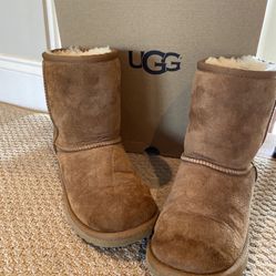 Free Uggs Kids Size 4 (size 5 Women)