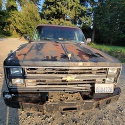 1985 Square Body V8 350 Suv