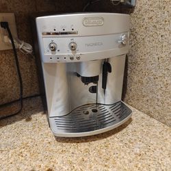 Delonghi Magnífica Espresso Coffee Maker 