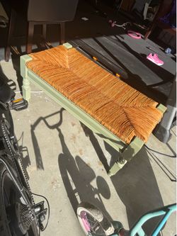 Vintage Rush Seat Bench–Pristine Condition (French Country,Farmhouse)