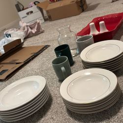 free dishes/baking dish/vase/mugs