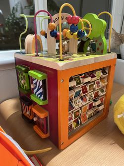 https://offerup.com/redirect/?o=Qi5Ub3lz Wooden Activity Cube 6-12 Months Baby Toys Interactive