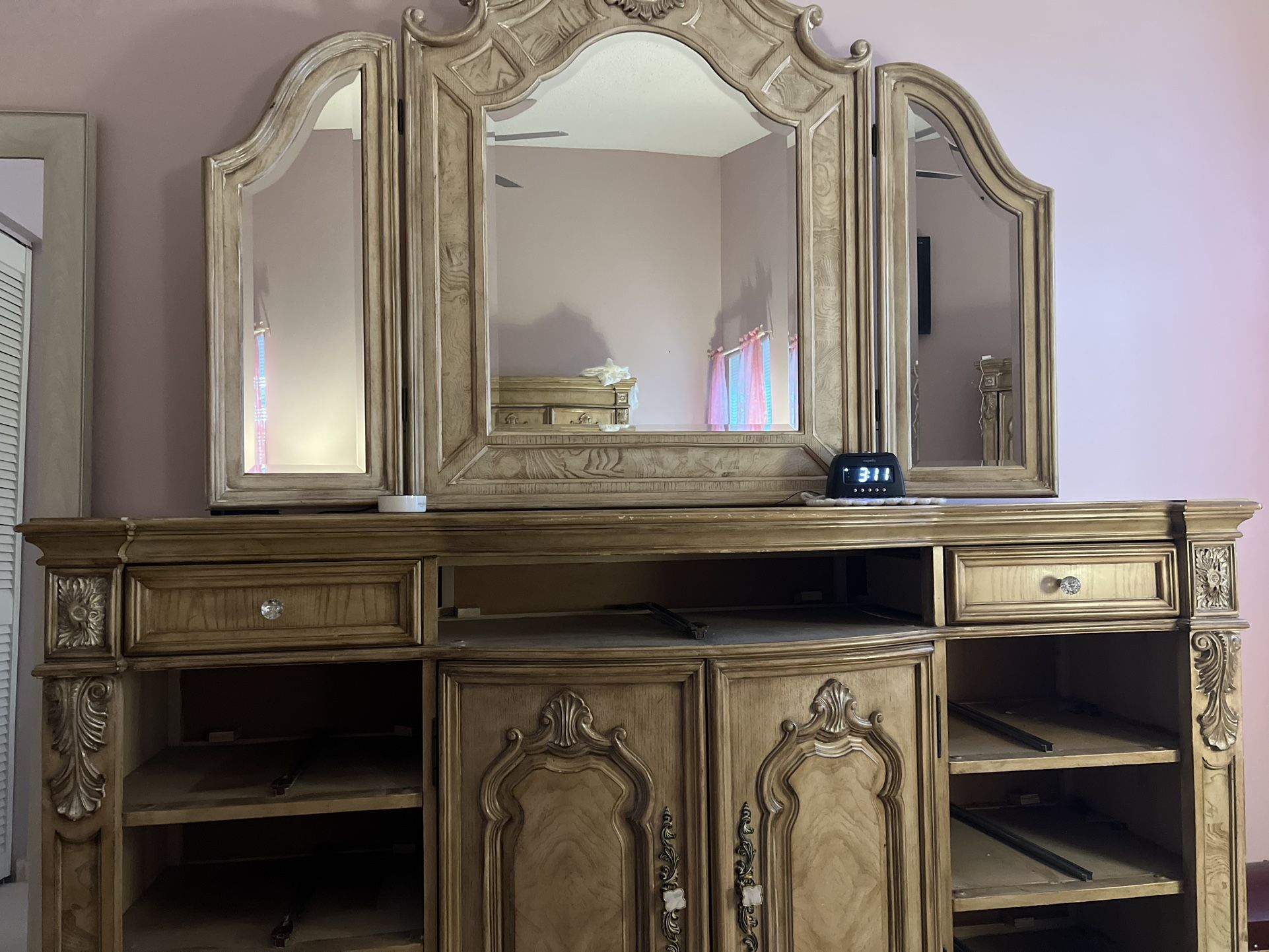Dresser W/ Mirror