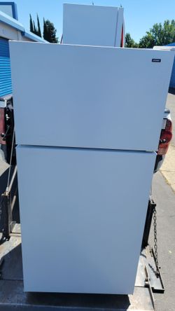 HOTPOINT 30" REFRIGERATOR WORKS GREAT CAN DELIVER