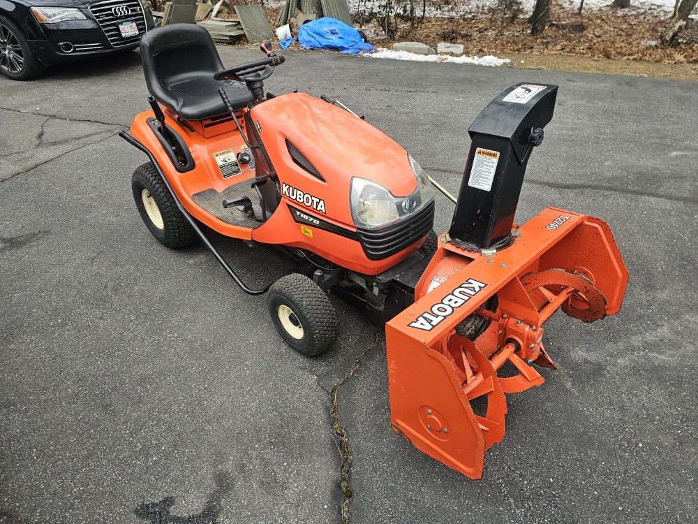 Kubota T1670 Hydrostatic 48" Cut 17.5HP Riding Lawn Mower w Attachments