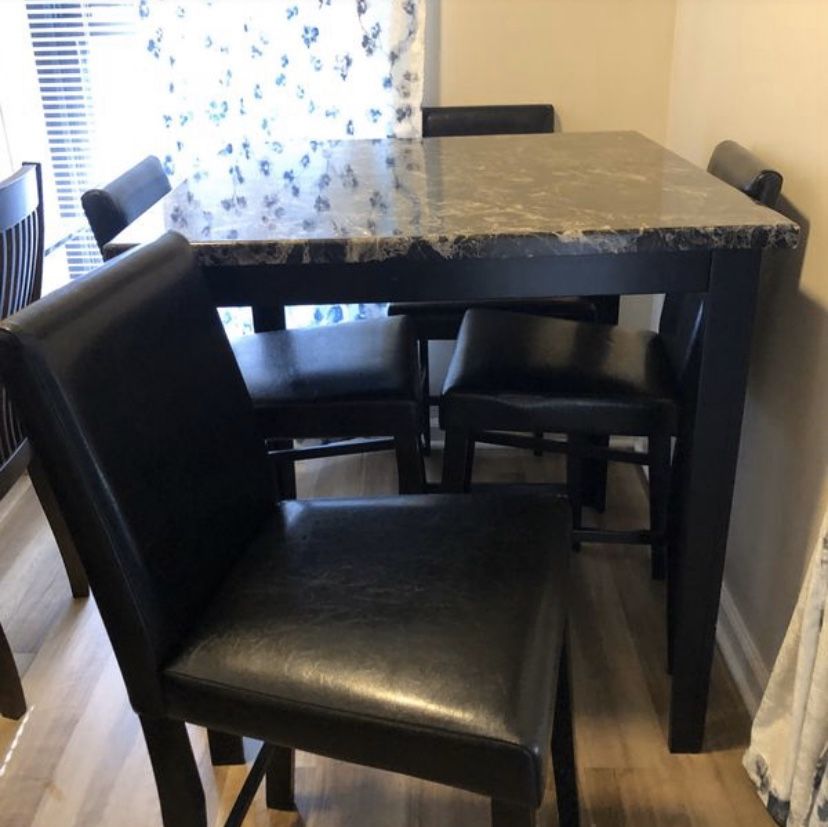 Black marble table w/black long leather chairs