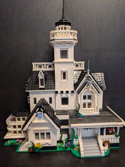 Lego MOC Owen's House.