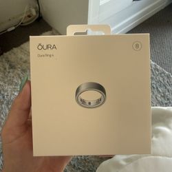 Oura ring 4 (size 8)