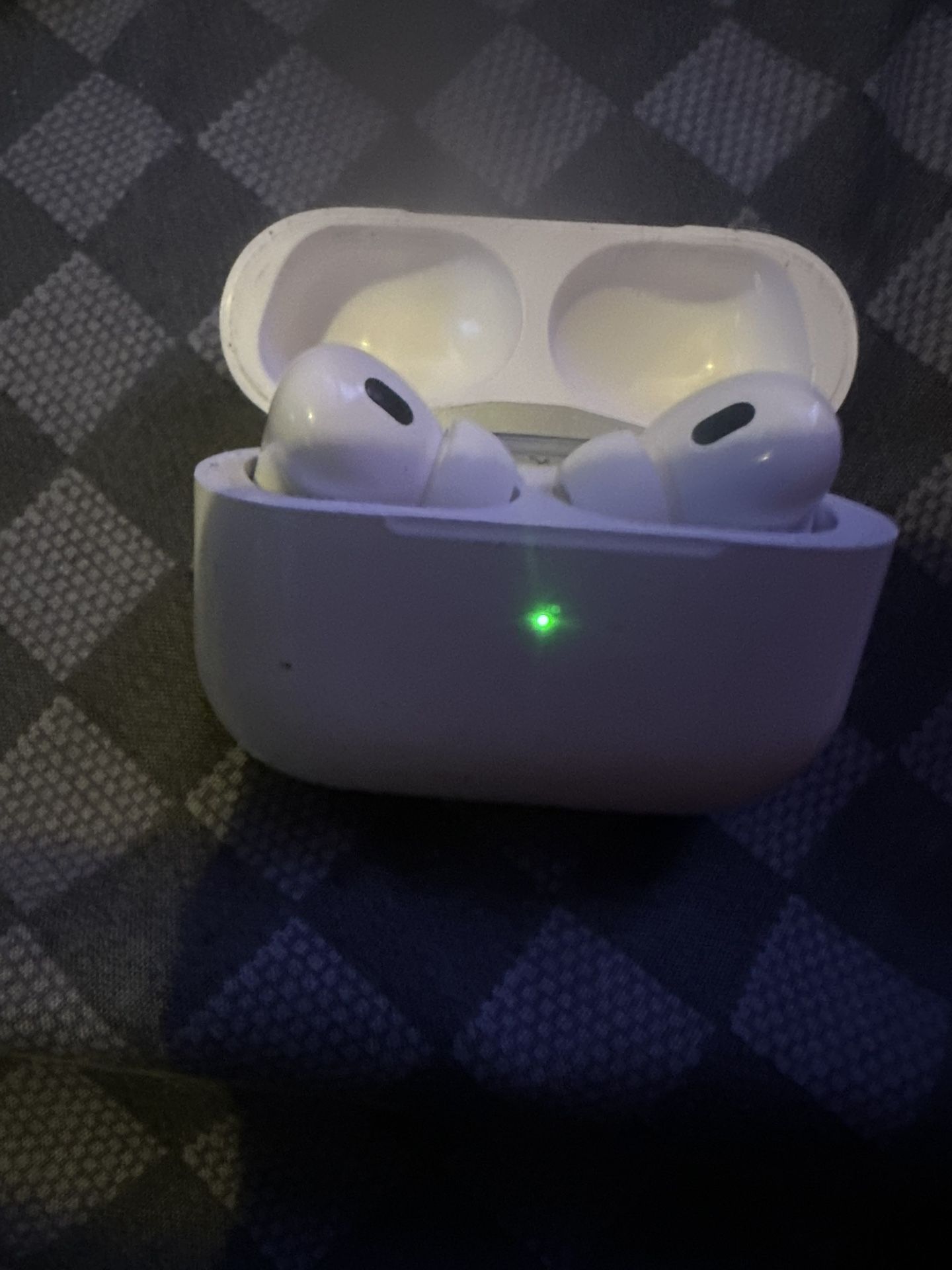 Apple AirPod Pro 2 Lightning Charging