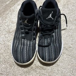 Nike Jordans Sz 5 Boys
