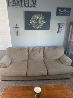 Sofa (free)