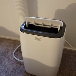 BLACK+DECKER 10,000 BTU Portable Air Conditioner with Remote Control, White