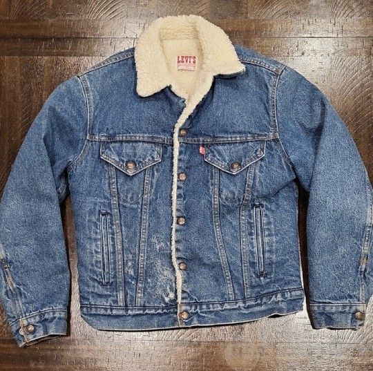 Vintage Levi's Sherpa Lined Denim Jacket Size 36R Made in USA