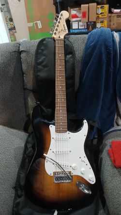 Barely Used, Electric Squier Sonic Stratocaster (10G Amp included)